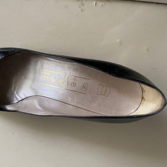 Smooth Beauty - Bruno Magli wedgie/pump - Picture 4 of 4